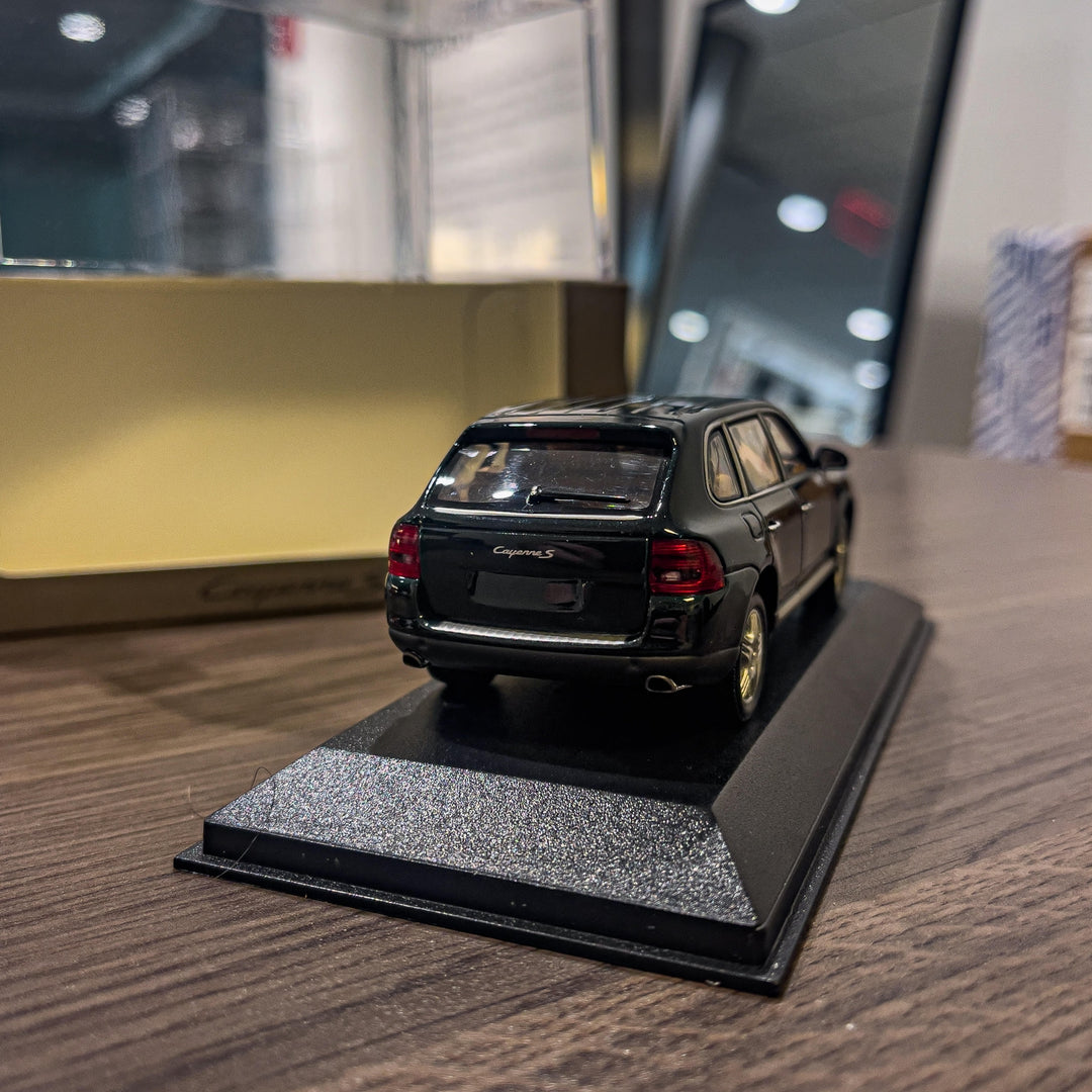 Porsche 2003 E1 Cayenne S 1:43 Scale Model Car - Dark Green Metallic